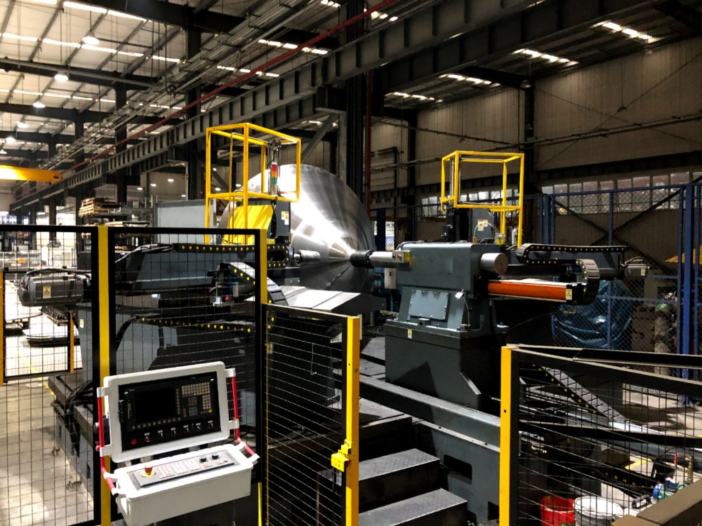 Heavy-load CNC spinning machine for large cones