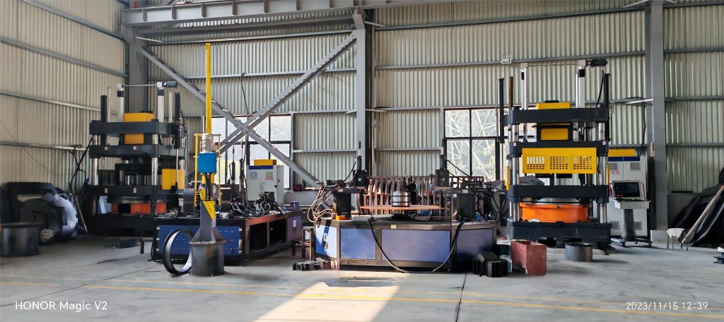 Internal spinning press and square plate flanging machine Internal spinning press and square plate flanging machine