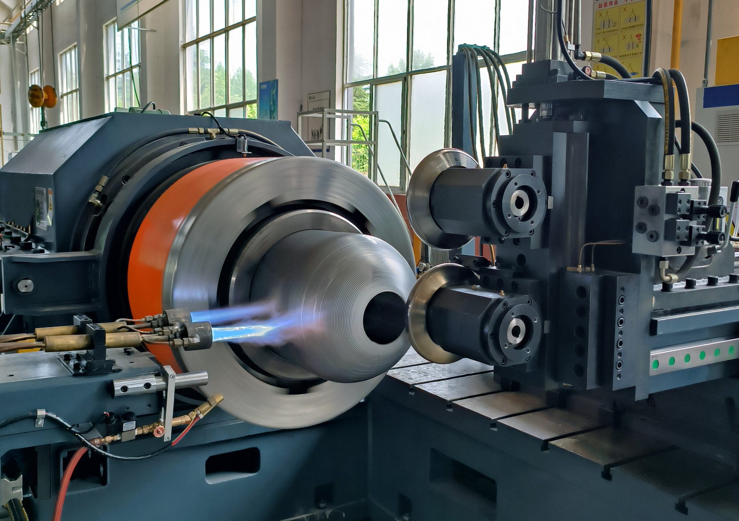Altron‘s high-pressure gas cylinder spinning machines Altron‘s high-pressure gas cylinder spinning machines